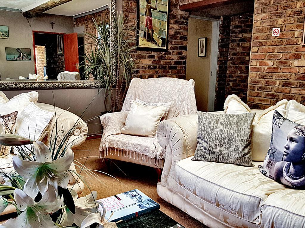 Midrand Guesthouse - Tasa ภายนอก รูปภาพ