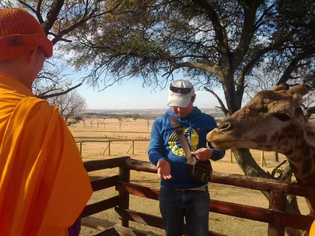 Midrand Guesthouse - Tasa ภายนอก รูปภาพ
