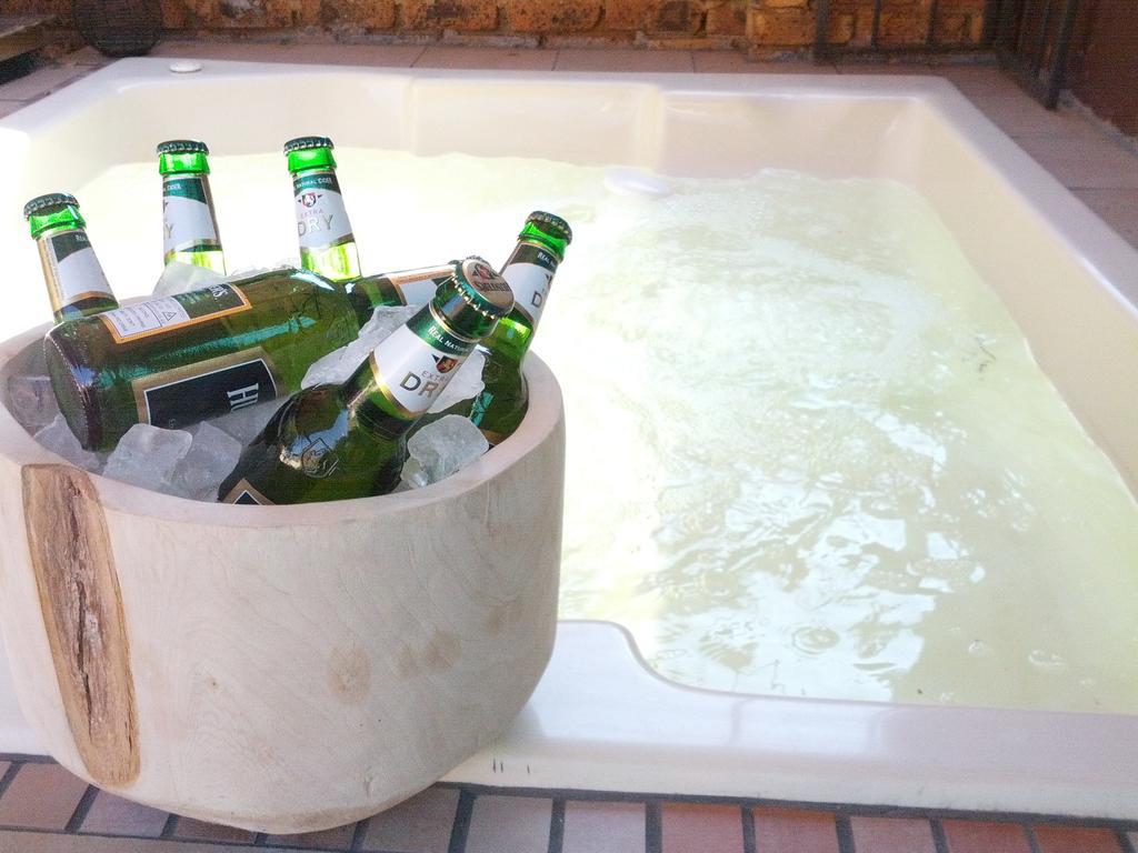 Midrand Guesthouse - Tasa ภายนอก รูปภาพ