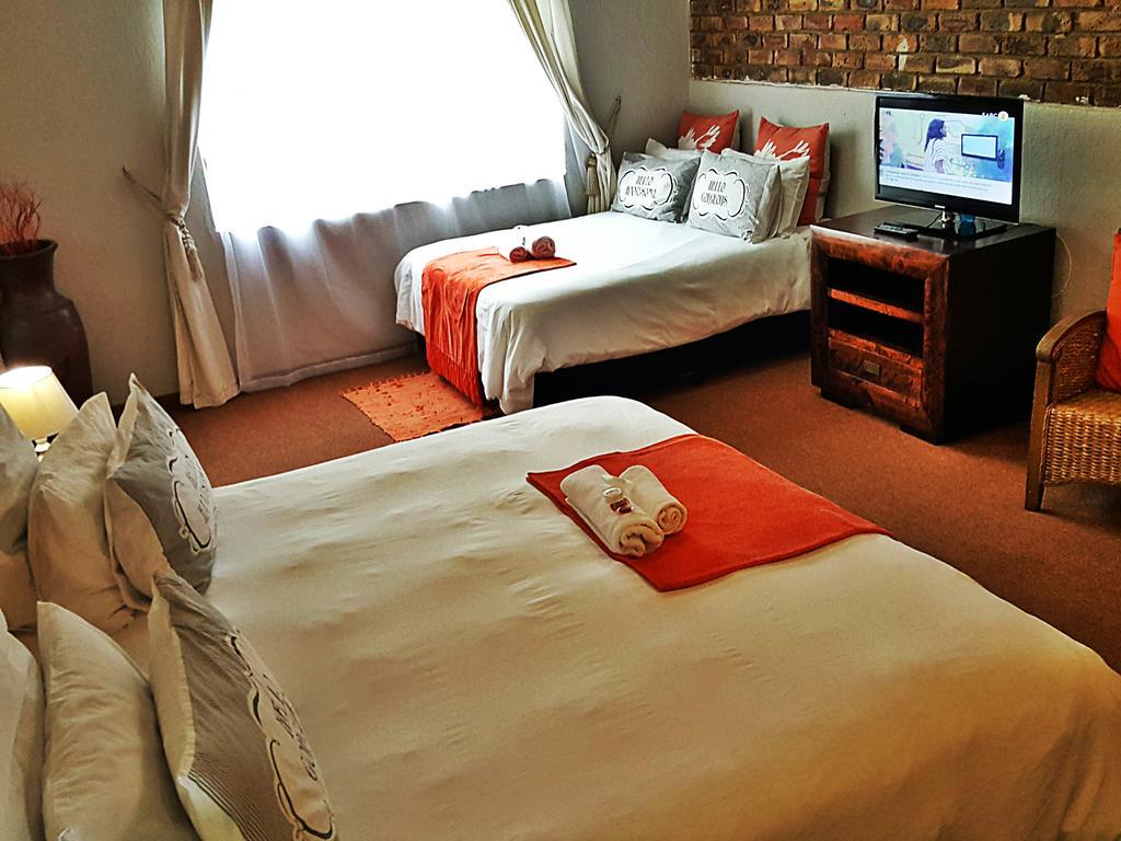 Midrand Guesthouse - Tasa ภายนอก รูปภาพ