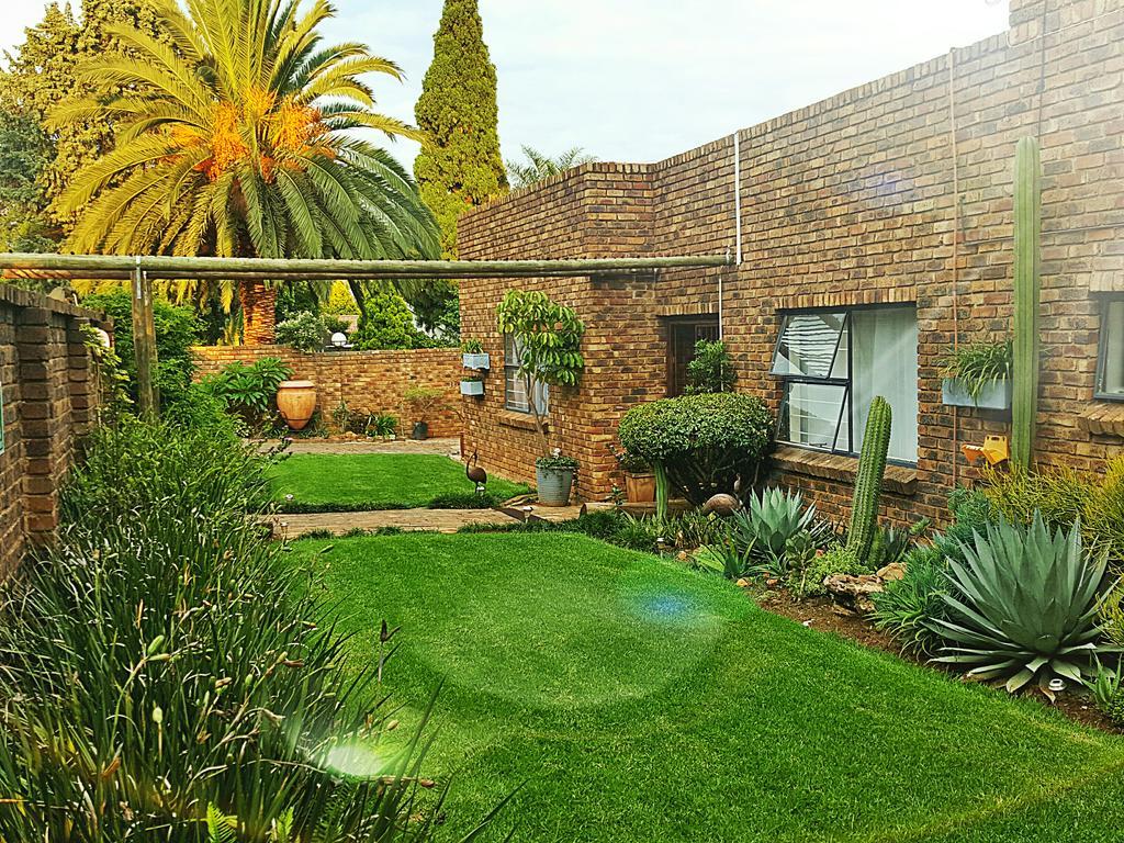 Midrand Guesthouse - Tasa ภายนอก รูปภาพ