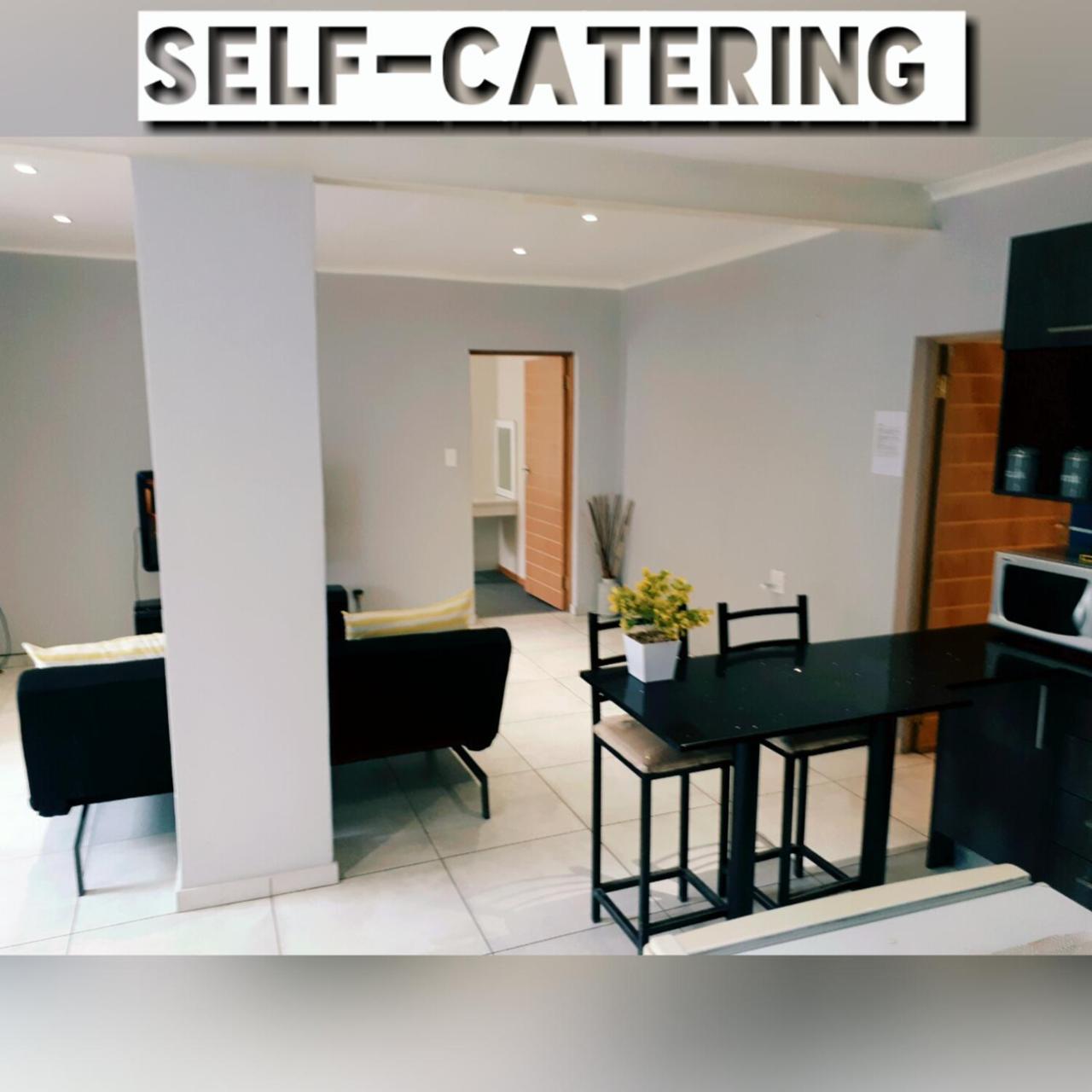 Midrand Guesthouse - Tasa ภายนอก รูปภาพ