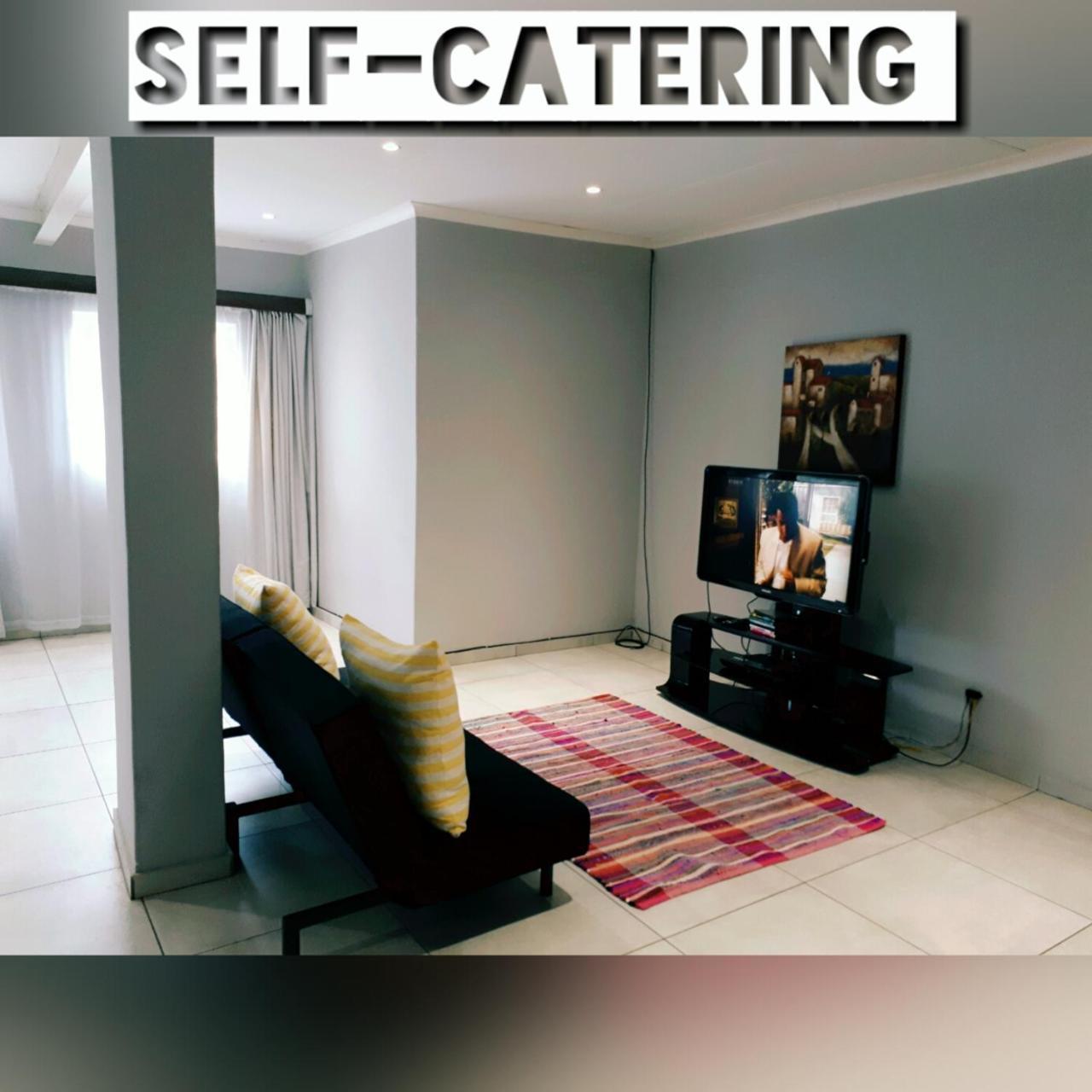 Midrand Guesthouse - Tasa ภายนอก รูปภาพ