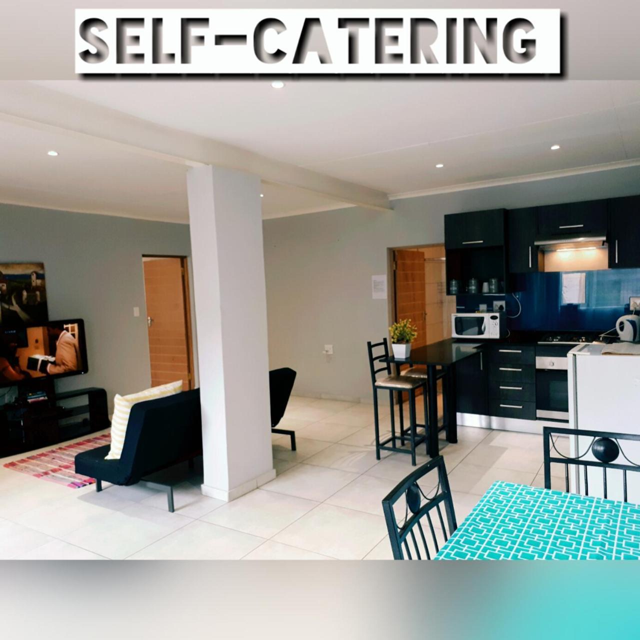 Midrand Guesthouse - Tasa ภายนอก รูปภาพ