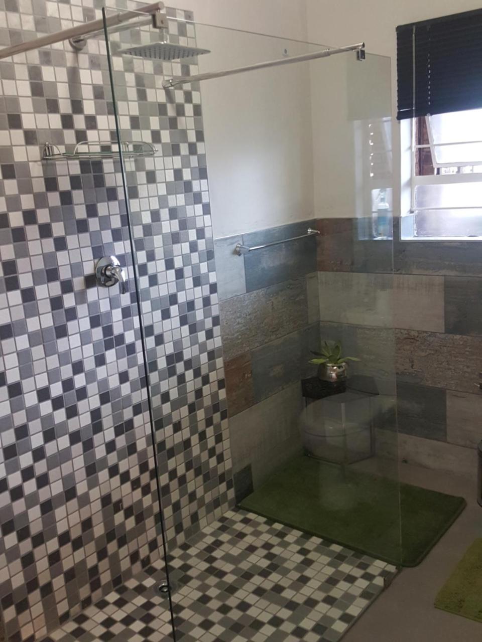 Midrand Guesthouse - Tasa ภายนอก รูปภาพ